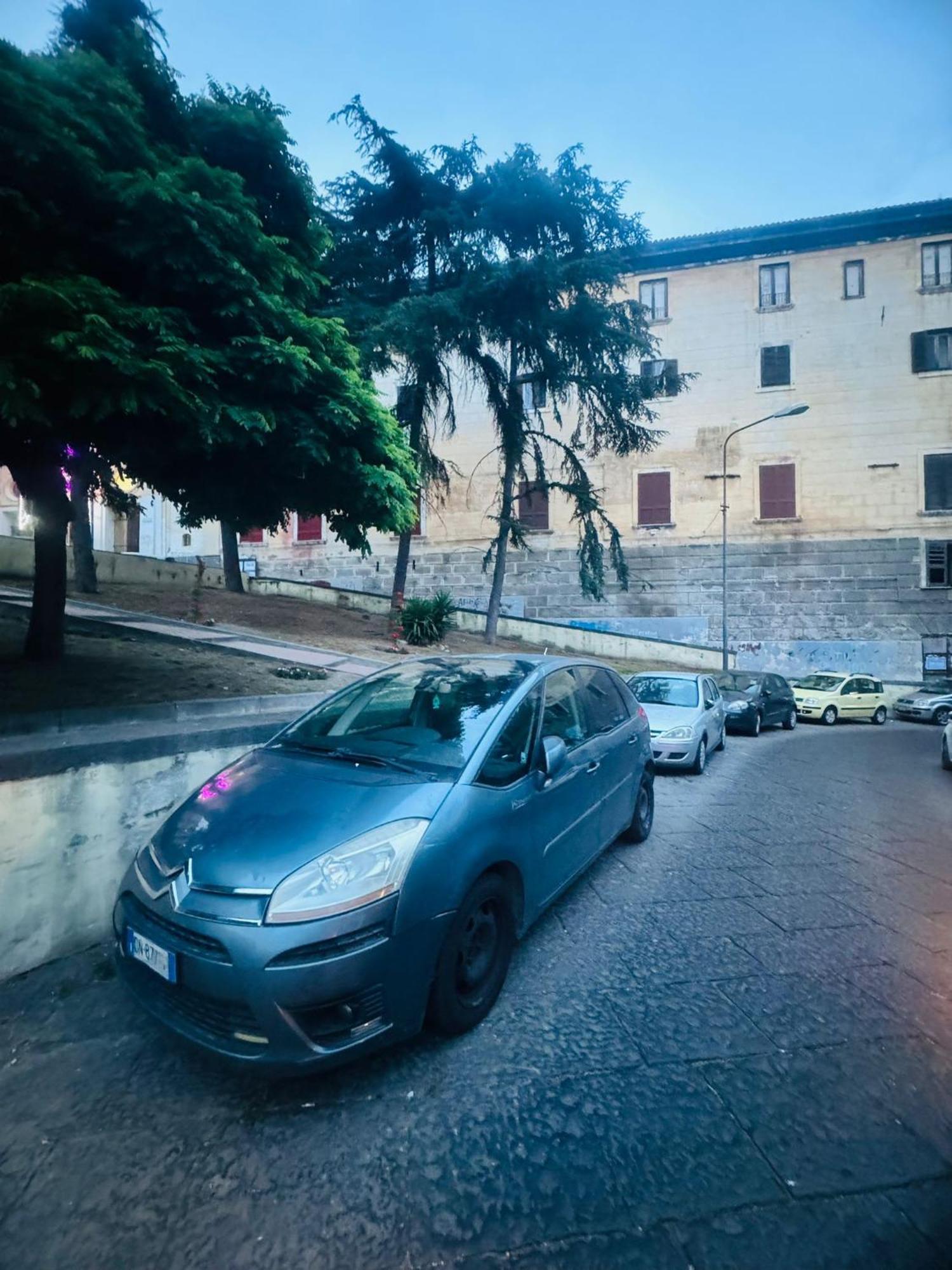 Terrazza Miracoli Napoli Aparthotel Luaran gambar